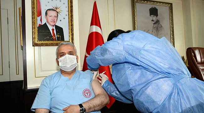 Tekirdağ Valisi Yıldırım, Kovid-19 Aşısının İlk Dozunu Yaptırdı