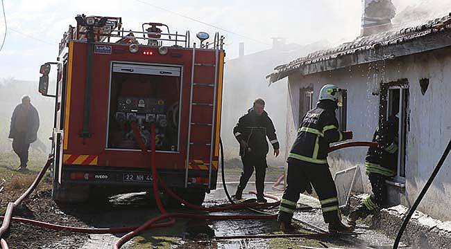 Bacadan Sıçrayan Alevler Çiftlik Evinde Yangına Neden Oldu