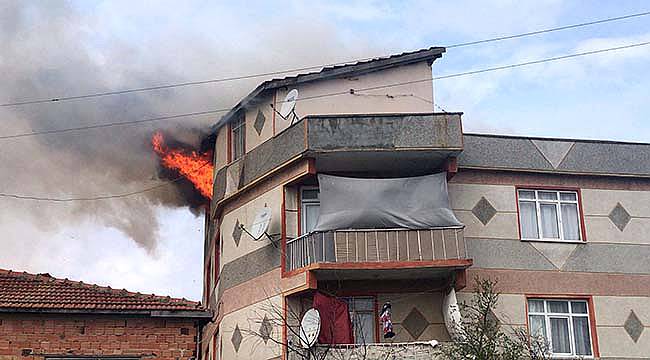 Bacadan Sıçrayan Alevler Dairede Yangına Neden Oldu
