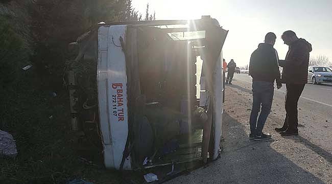 Bursa'da Lastiği Patlayan İşçi Servisi Devrildi, 18 Yaralı