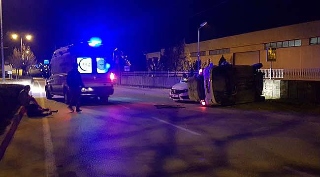 Bursa'da Otomobillere Çarpıştı, 3 Yaralı