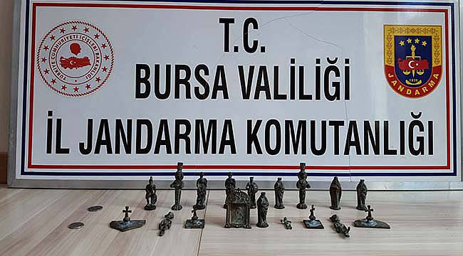 Bursa'da Tarihi Eserleri Satmaya Çalışan 3 Kişiyi Jandarma Yakaladı