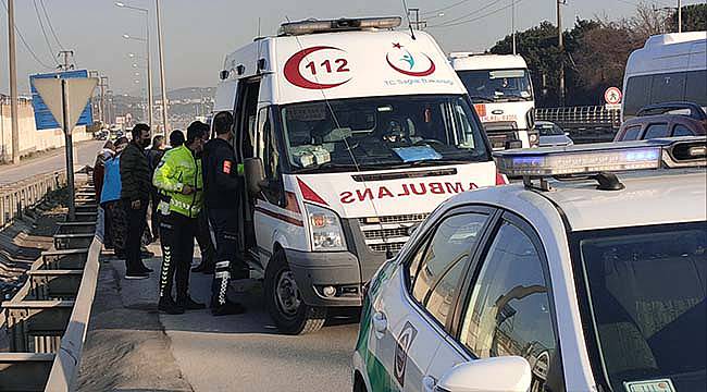 Kocaeli'de Minibüs ile Otomobil Çarpıştı, 2 Yaralı
