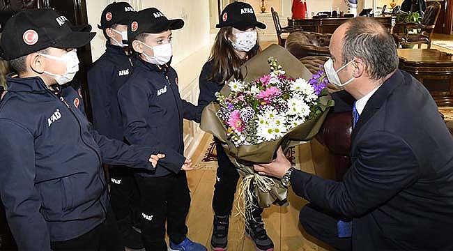Minik AFAD Gönüllüleri Edirne Valisi Canalp'i Ziyaret Etti