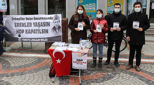 Türkiye Gençlik Birliği Üyeleri HDP'nin Kapatılması İçin İmza Kampanyası Başlattı