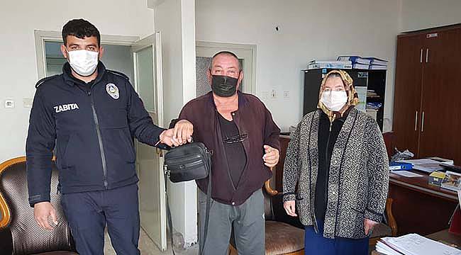 Yolda Bulduğu Ziynet Eşyası ve Para Dolu Çantayı Sahibine Ulaştırdı
