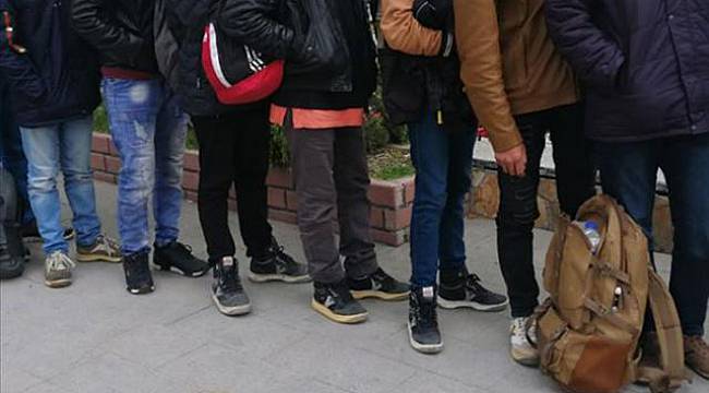 11'i Soğuktan Donmak Üzere Olan 48 Sığınmacı Yakalandı