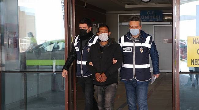 Araçların Camlarını Kırarak İçindeki Malzemeleri Çalan Hırsız Tutuklandı