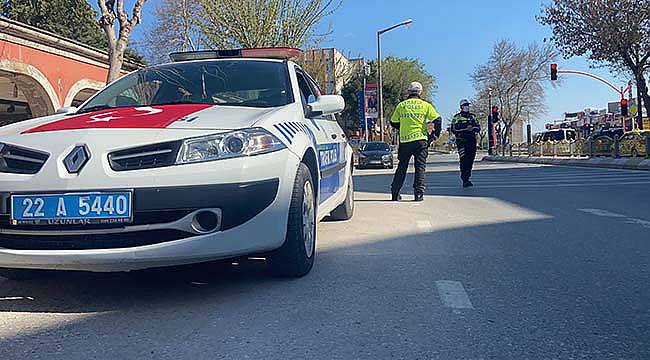 Edirne'de Polis, Sokağa Çıkma Kısıtlamasına Yönelik Denetim Yaptı