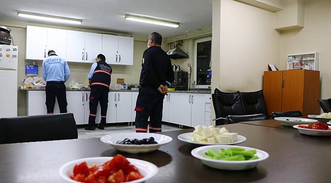 İtfaiyeciler Sahurlarını Görev Başında Yapıyor