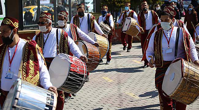 Ramazan Davulcuları Sokaklarda Vatandaşları Selamlayarak Maniler Okudu