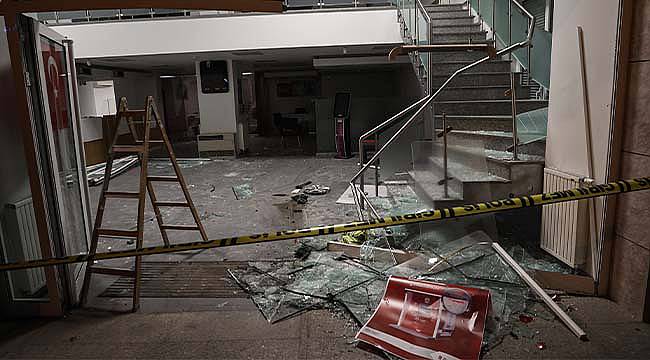 Avcılar'da Kaza Yapan Otomobil Bankaya Girdi