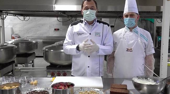 Başkan Yüksel Sevgi Evlerinde Kalan Çocuklar İçin Bayramda Tatlı ve Börek Yaptı