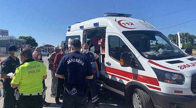 Sakarya'da İki Otomobilin Çarpıştı, 5 Yaralı