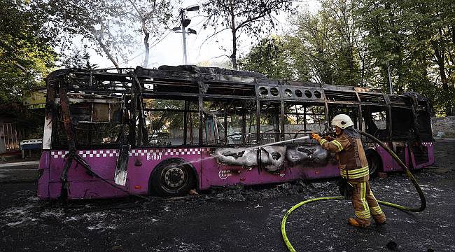 Sarıyer'de Park Halindeki Otobüste Çıkan Yangın Söndürüldü