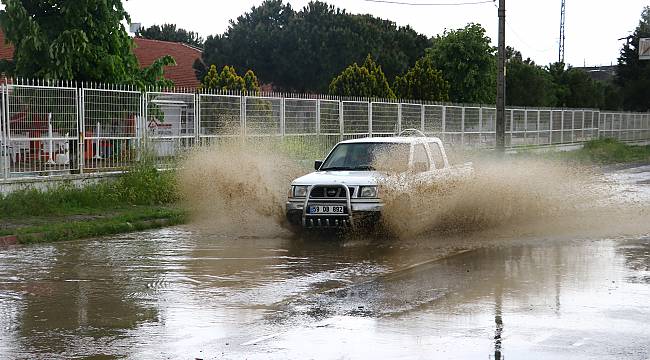 Tekirdağ'da Sağanak Etkili Oluyor