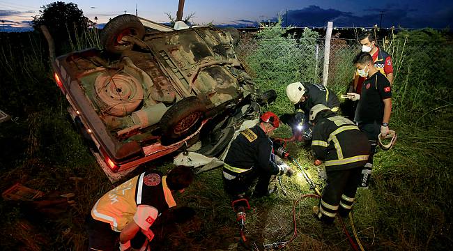 Ekipler Hurdaya Dönen Araçta Sıkışan Sürücü İçin Seferber Oldu