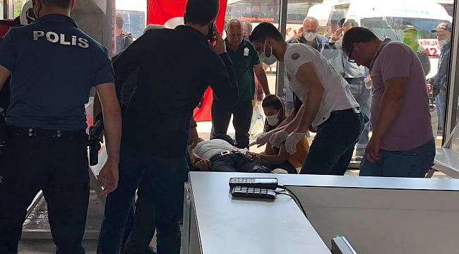 Otobüs Terminalinde Bıçaklı Kavga, 1 Yaralı