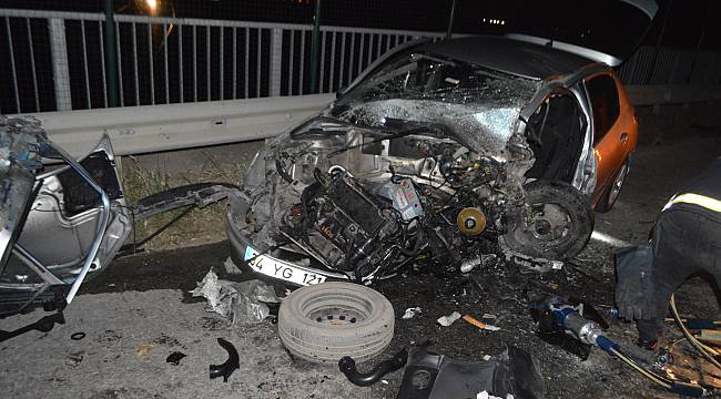 Otomobiller Çarpıştı, 1 Ölü 1 Yaralı