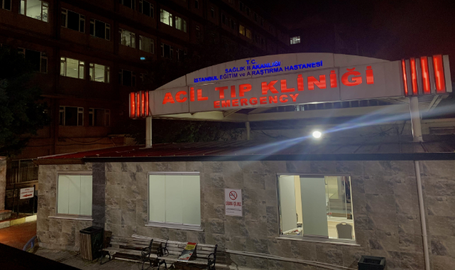 Fatih’te Hastane Önünde 3 Kişi Silahla Yaralandı