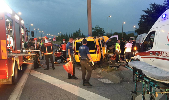 Sakarya'da Feci Kaza, 2 Ölü 3'ü Çocuk 5 Yaralı