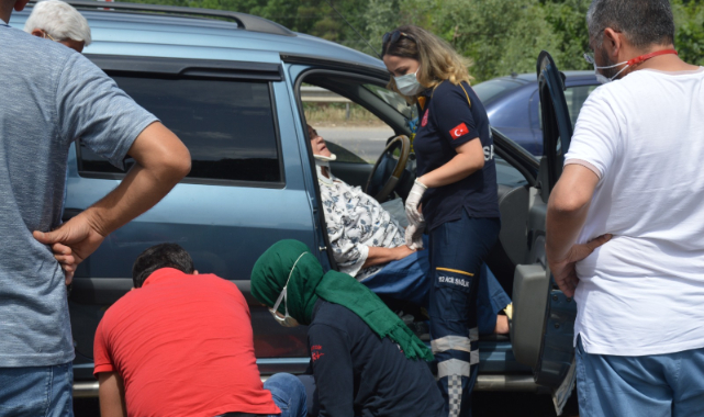 Sakarya'da Otomobiller Çarpıştı, 2 Yaralı