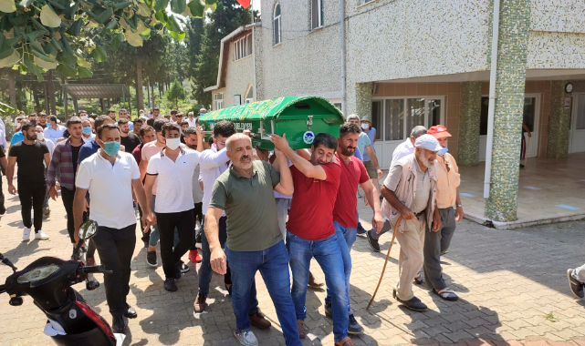 Deniz Kenarında Hareketsiz Halde Bulunan Çocuk Toprağa Verildi