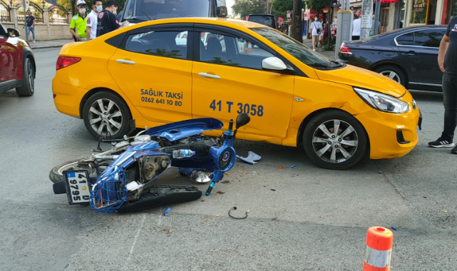 Kocaeli'de Taksi İle Motosiklet Çarpıştı, 1 Yaralı