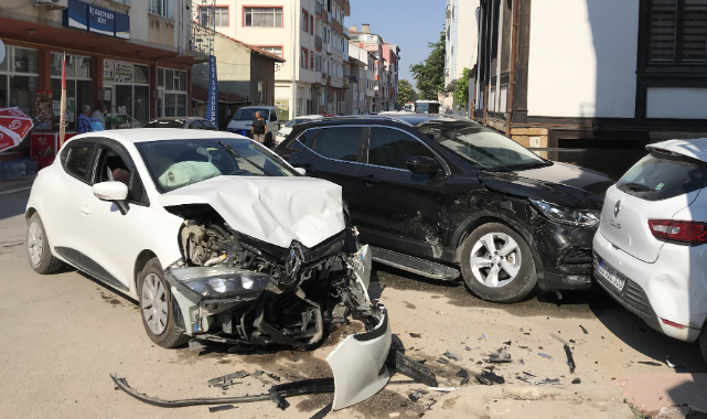 Otomobil İle Cip Çarpıştı, 3 Yaralı