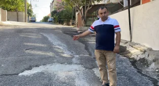 Çorlu'da Yollardaki Çukurları Vatandaş Doldurmaya Başladı