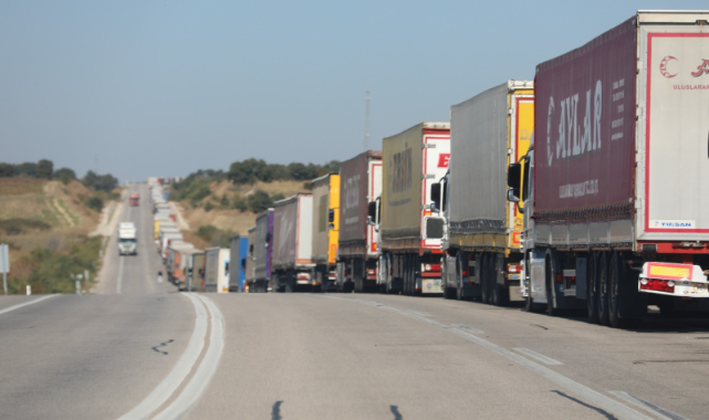 Hamzabeyli Sınır Kapısı'nda Tır Kuyruğu 20 Kilometreyi Buldu