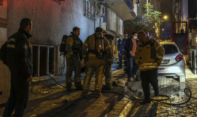 Sultangazi'de Çıkan Yangında 11 Kişi Dumandan Etkilendi