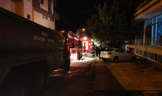 Kocaeli'de Apartmanda Çıkan Yangında 2 Kişi Dumandan Etkilendi