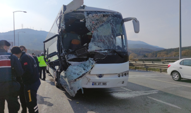 Bursa'da Otobüs İle Kamyon Çarpıştı, 24 Öğrenci Yaralandı