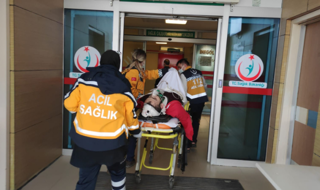 Bursa Takla Atan Otomobilde Sıkışan Sürücü Ağır Yaralandı