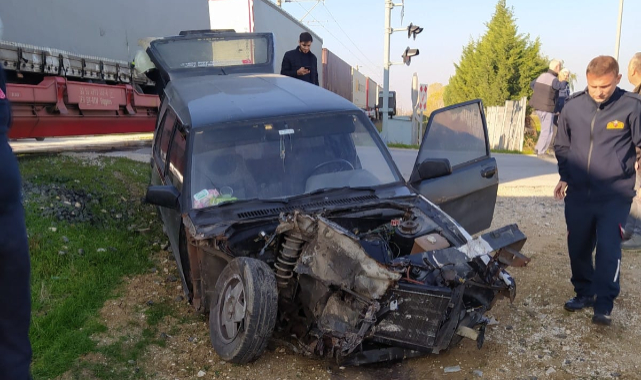 Hemzemin Geçitten Geçen otomobile Tren Çarptı