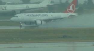 İstanbul'a İnemeyen Uçaklar Çorlu'ya Yöneldi