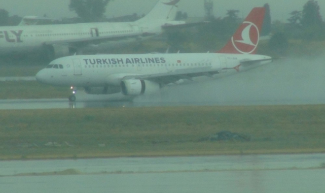 İstanbul'a İnemeyen Uçaklar Çorlu'ya Yöneldi