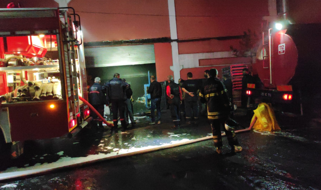 Kauçuk Fabrikasında Korkutan Yangın, 3 İşçi Hastaneye Kaldırıldı