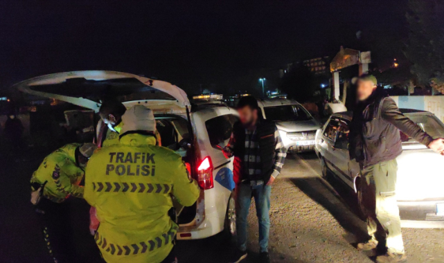 Polisin Alkollü Sürücü ve Arkadaşı İle İmtihanı