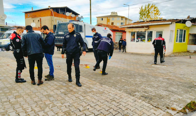 Cinayet Şüphelilerinin Binasına Saldıran Gruba Polis Müdahale Etti