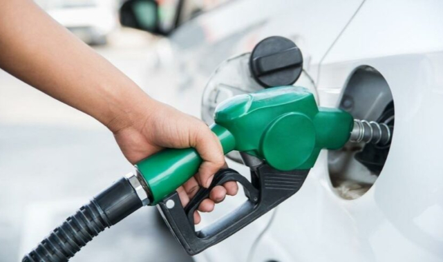 Dün İndirim Yapılan Benzine Bugün Zam Geldi