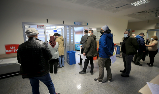 Vakaların En Çok Arttığı Trakya'daki Aşı Merkezlerinde Yoğunluk Yaşanıyor