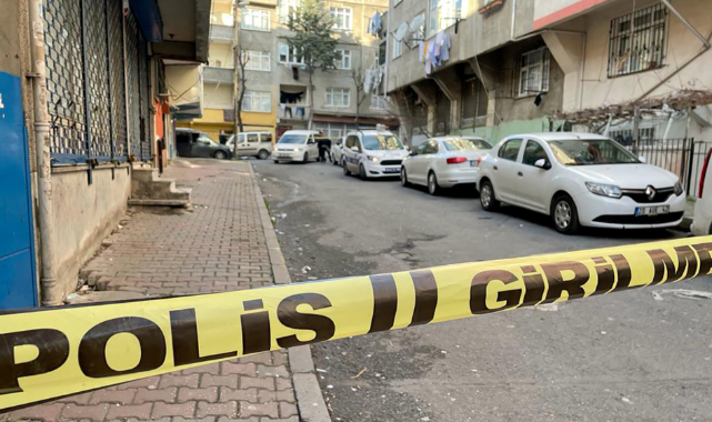 Bağcılar'da Bir Kişi Öldürüldü, Şüpheli Ev Arkadaşı Aranıyor