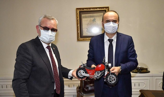 Hurda Malzemelerden Hediyelik Eşya Üretiliyor