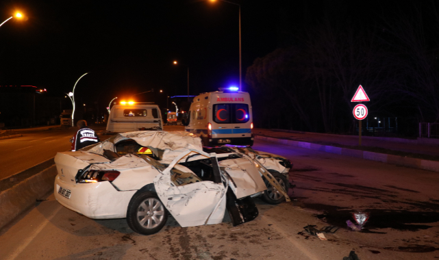 Otomobiller Çarpıştı, 1 Ölü 3 Yaralı