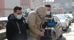 Sokakta Kediye İşkence Edip Öldürdü!