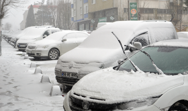 Tekirdağ'da Kar Yağışı Hayatı Olumsuz Etkiliyor