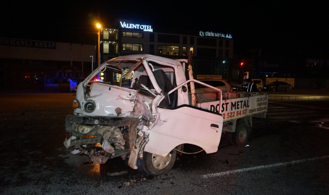 Balıkesir'de 3 Aracın Birbirine Girdi, 1 Ölü 6 Yaralı
