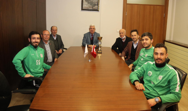 Başkan Yüksel Şampiyon Futbolcuları Makamında Ağırladı